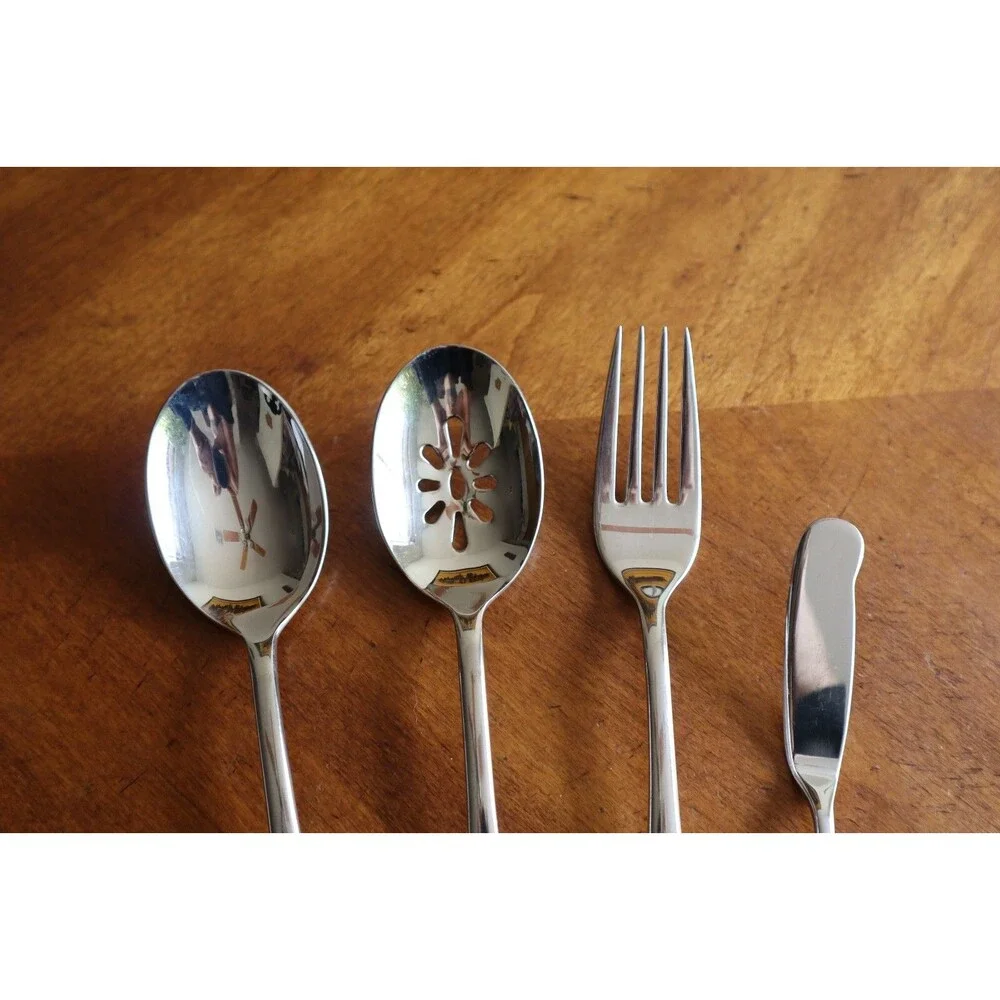 Lot Of 4 Oneida ICARUS Stainless Glossy Serving Utensil Spoons Made in Vietnam